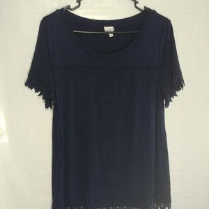 COVER STITCHED NAVY BLUE TOP LARGE WITH LACE SHORT